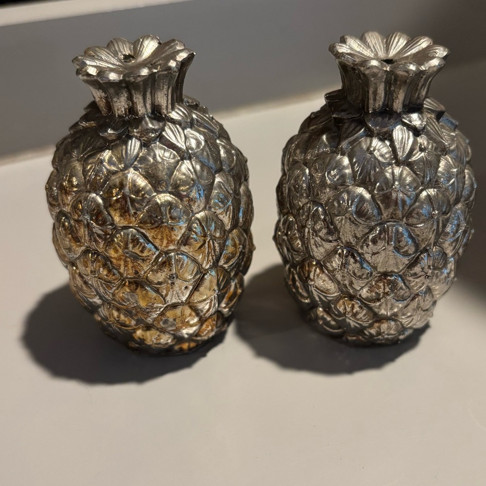 Vintage Italian silver plated pineapple salt n pepper shakers from 1970’s